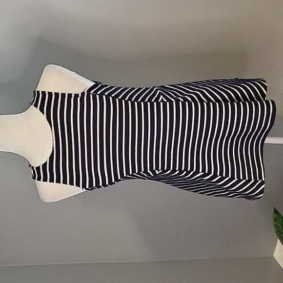 A Pea in the Pod Sleeveless Nursing Zip Down Navy/White Striped Summer Tank - S - Picture 1 of 13